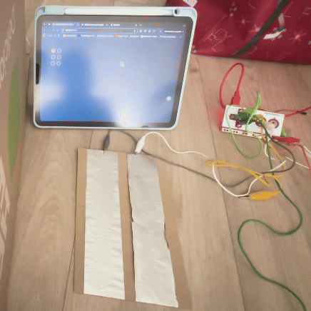 Here I have the down key (to move the circle down) and the space key (to create a permanent blue circle) working.      